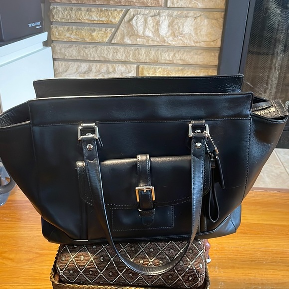 Coach Handbags - Coach bag in Black!